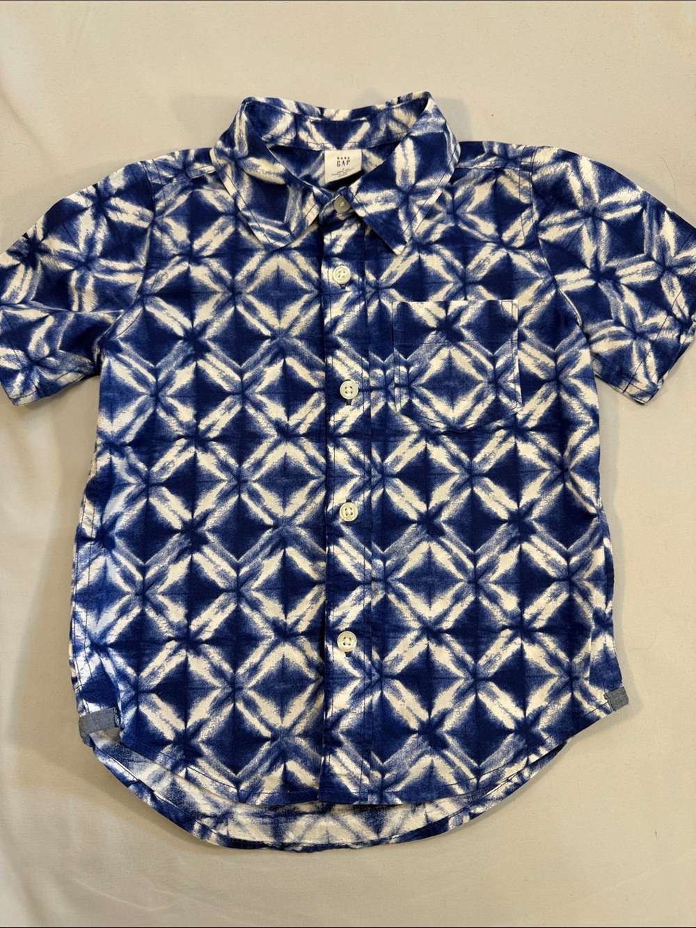GAP Blue and White Short-Sleeve Tie-Dye Button-Down Shirt